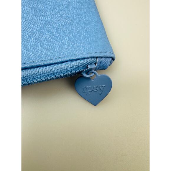 Ipsy Cosmetic Makeup Bag Zipper Pouch Blue Wide Striped Heart Zip Charm - Picture 4 of 5